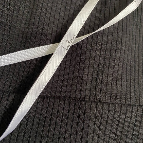 🖤NWT Lulus Black Ribbed One-Shoulder Asymmetrical Bodysuit🖤 Size Small - Picture 11 of 13